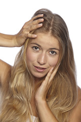 Fototapeta premium Junge Frau rauft sich in den Haaren