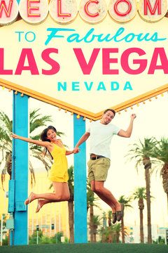 Las Vegas Sign - Happy people jumping