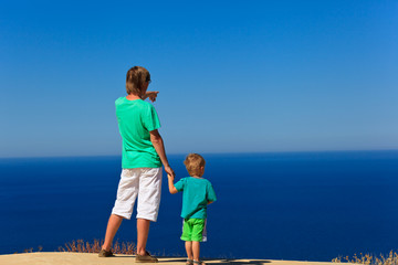 family on sea vacation