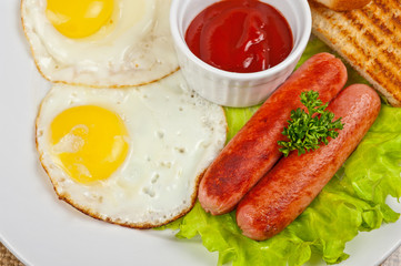 Fried eggs with sausages