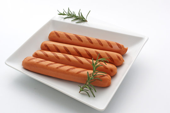 4 saucisses et du romarin
