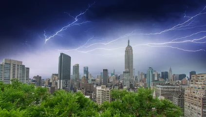 Rolgordijnen New York City. Thunderstom above city skyline © jovannig