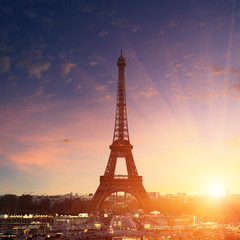 Fototapeta na wymiar Paris cityscape at sunset - eiffel tower