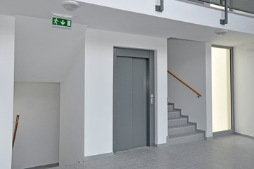 treppenhaus mit lift