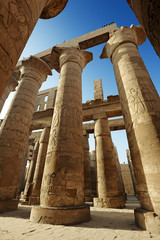 Saeulen der Hypostylhalle im Tempel von Karnak, Luxor, Aegypten