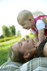 Gl&uuml;ckliche Mutter mit ihrem Baby