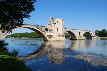 Fototapeta na wymiar Saint Benezet Rodan most na rzece, Avignon, Prowansja, Francja