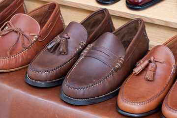 Zapatos de cuero de caballero, comercio al por mayor, comercio minorista, zapatos de gama alta