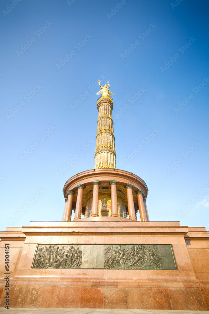 Wall mural The Victory Column in Berlin on a summer day