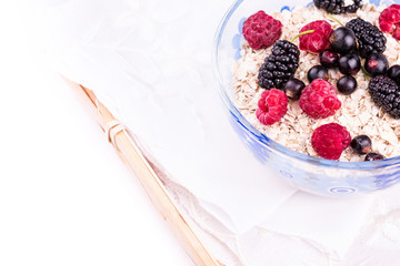 Oat flake porridge with fresh berries