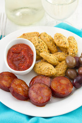 sausages with sauce and toasts