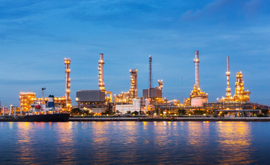 Obraz na płótnie Canvas Rafinerii ropy naftowej roślin