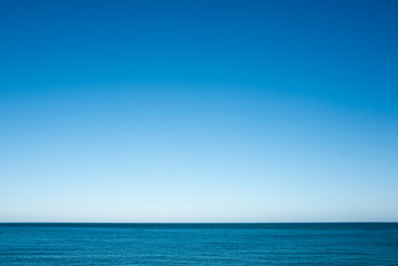 Mer, horizon, ciel bleu