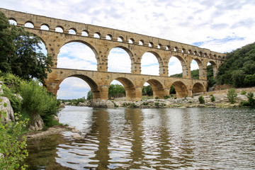 Fototapeta premium Pont du Gard, old water line of the Romans
