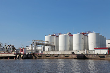 Oil terminal