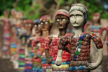 Deurstickers army of statuettes in Chandigarh © Joolyann