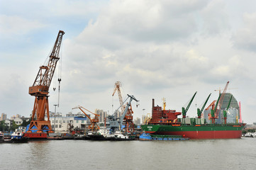 Obraz premium Docks at the Rotterdam harbor