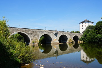 Fototapeta na wymiar Alte Lahnbrücke in Limburg