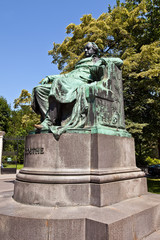 Obraz premium Statue of Johann Wolfgang von Goethe. Vienna, Austria