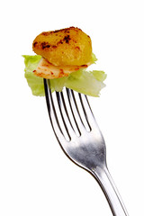 fourchette avec pomme de terre poulet et salade