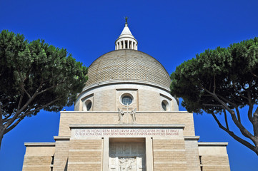 Roma Eur, la basilica dei santi Pietro e Paolo