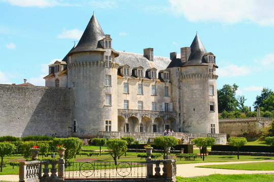 รูปภาพSaintonge เลือกดูภาพถ่ายสต็อก เวกเตอร์ และวิดีโอ833 Adobe Stock