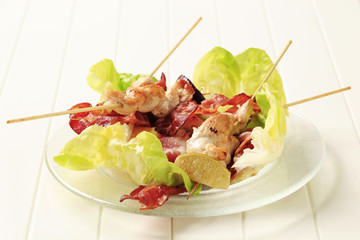 Chicken skewers and crispy bacon