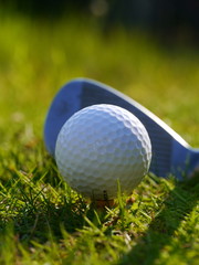 ゴルフクラブとボール