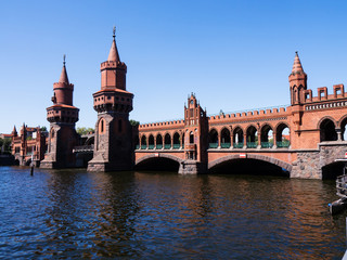 Fototapeta premium oberbaumbruecke in berlin