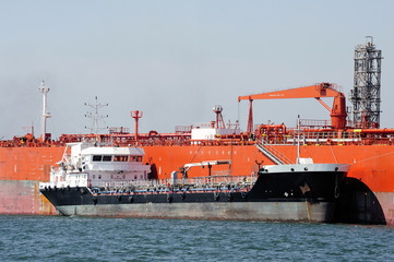quay tanker to discharge