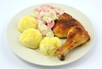 udko pieczone z ziemniakami i sałatką