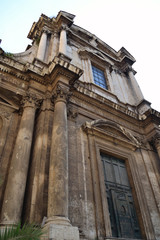 Fototapeta na wymiar Stary kościół w Rzymie, Włochy