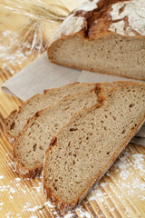 Krustenbrot und Roggen