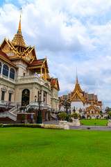 Fototapeta premium Marble Temple (Wat Benchamabophit Dusitvanaram), major tourist a