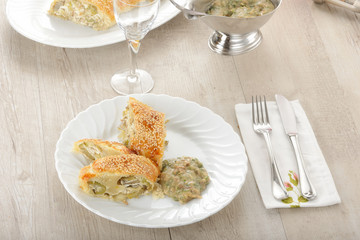 Strudel salato con carciofi