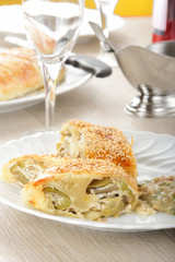 Strudel salato con carciofi