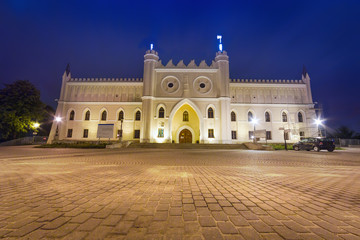 Medieval royal castle in Lublin at night, Poland - obrazy, fototapety, plakaty