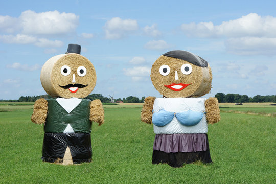 Schickes Paar aus Strohballen