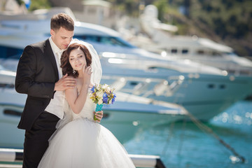 Naklejka premium bride and groom at wedding day