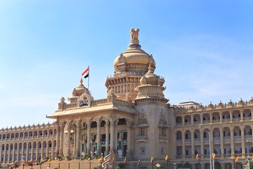 Obraz premium Vidhana Soudha the state legislature building in Bangalore