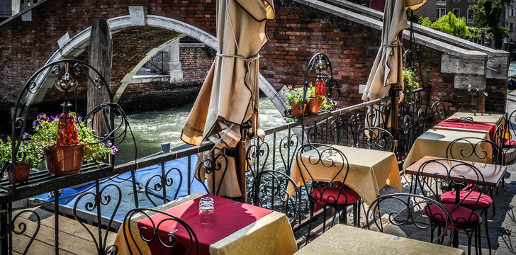 Fototapeta Restaurant in Venice Italy