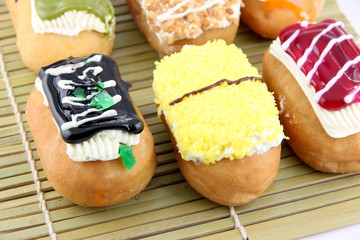 Mix color Sushi Donuts in bamboo dish.