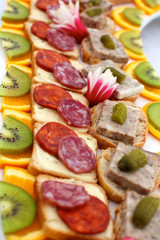 buffet de cocktail pendant reception de mariage