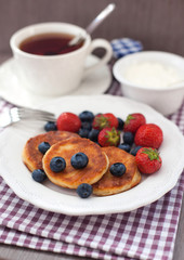 Cheese pancakes with fresh berries