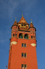 Fototapeta na wymiar Belltower of Ratusz w Bazylei Szwajcaria