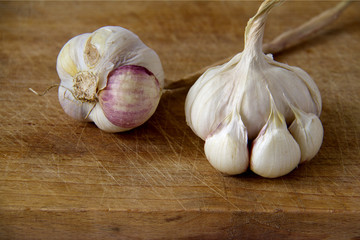 food ingredients: garlic on wooden board