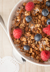 muesli with berries