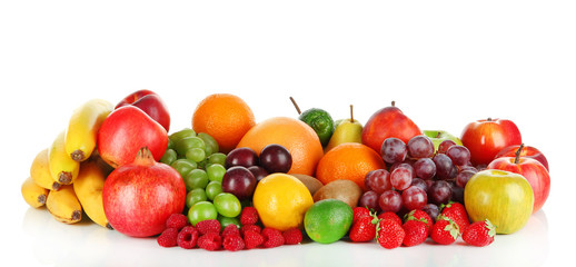 Fototapeta na wymiar Różne owoce na białym