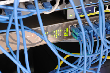 Router con cavi ethernet