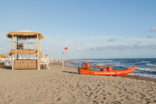 cinquale beach